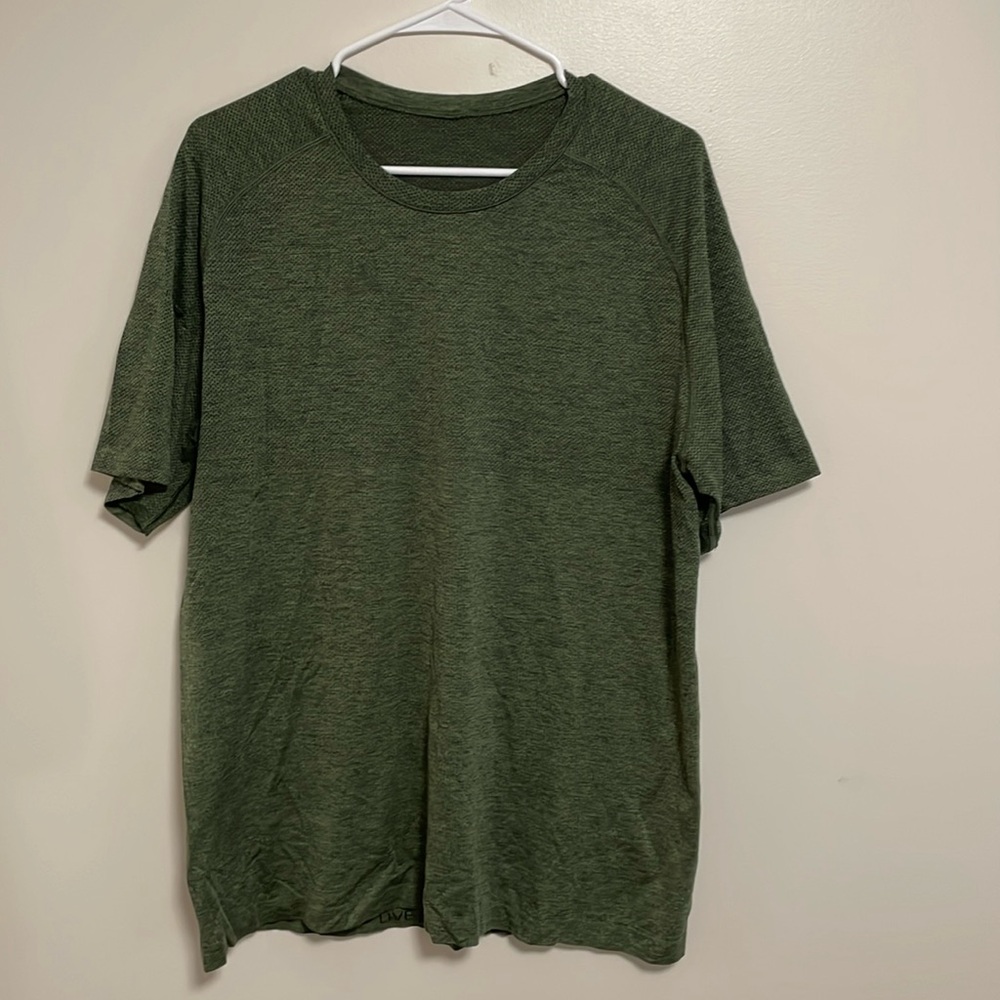 LULULEMON MENS SHIRT